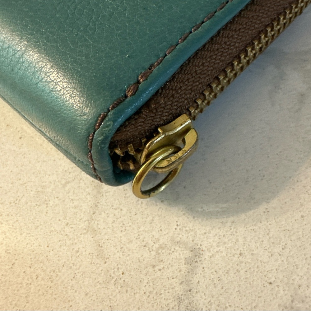 FOSSIL ZIP AROUND WALLET WRISTLET COLOR BLOCK LEATHER BRASS. - Picture 8 of 10